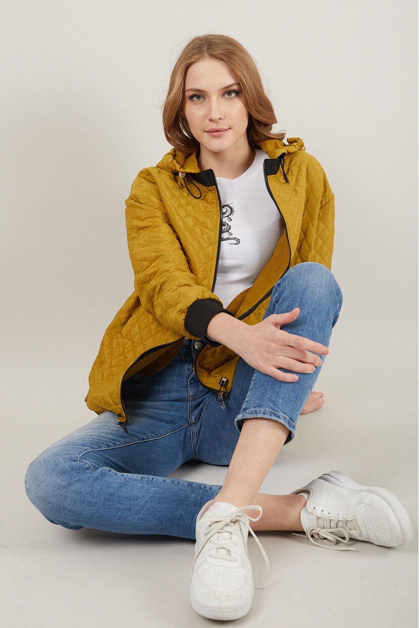 Twenty3 Kadın Kapüşonlu Yaka Ve Kolu Ribanalı Fermuarlı Cepli Eteği Yırtmaçlı Kapitone Oversize Mont