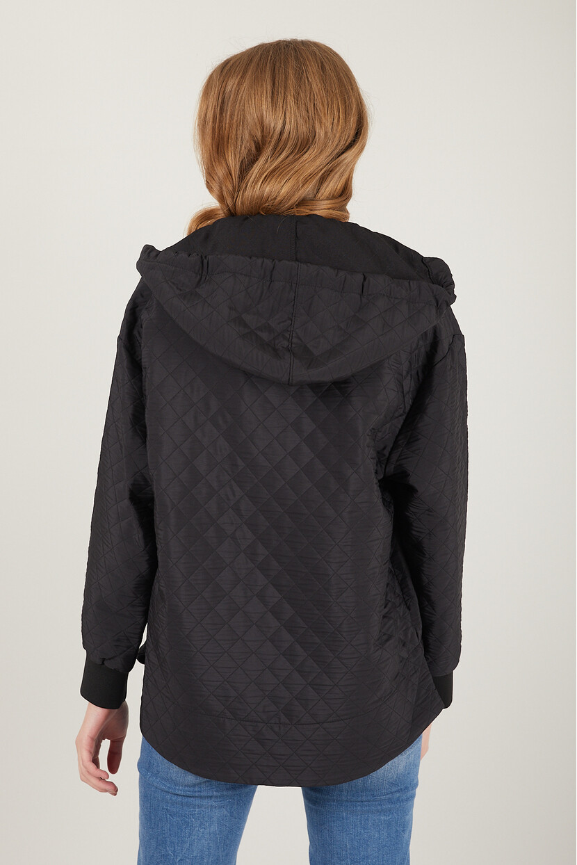 Twenty3 Kadın Kapüşonlu Yaka Ve Kolu Ribanalı Fermuarlı Cepli Eteği Yırtmaçlı Kapitone Oversize Mont