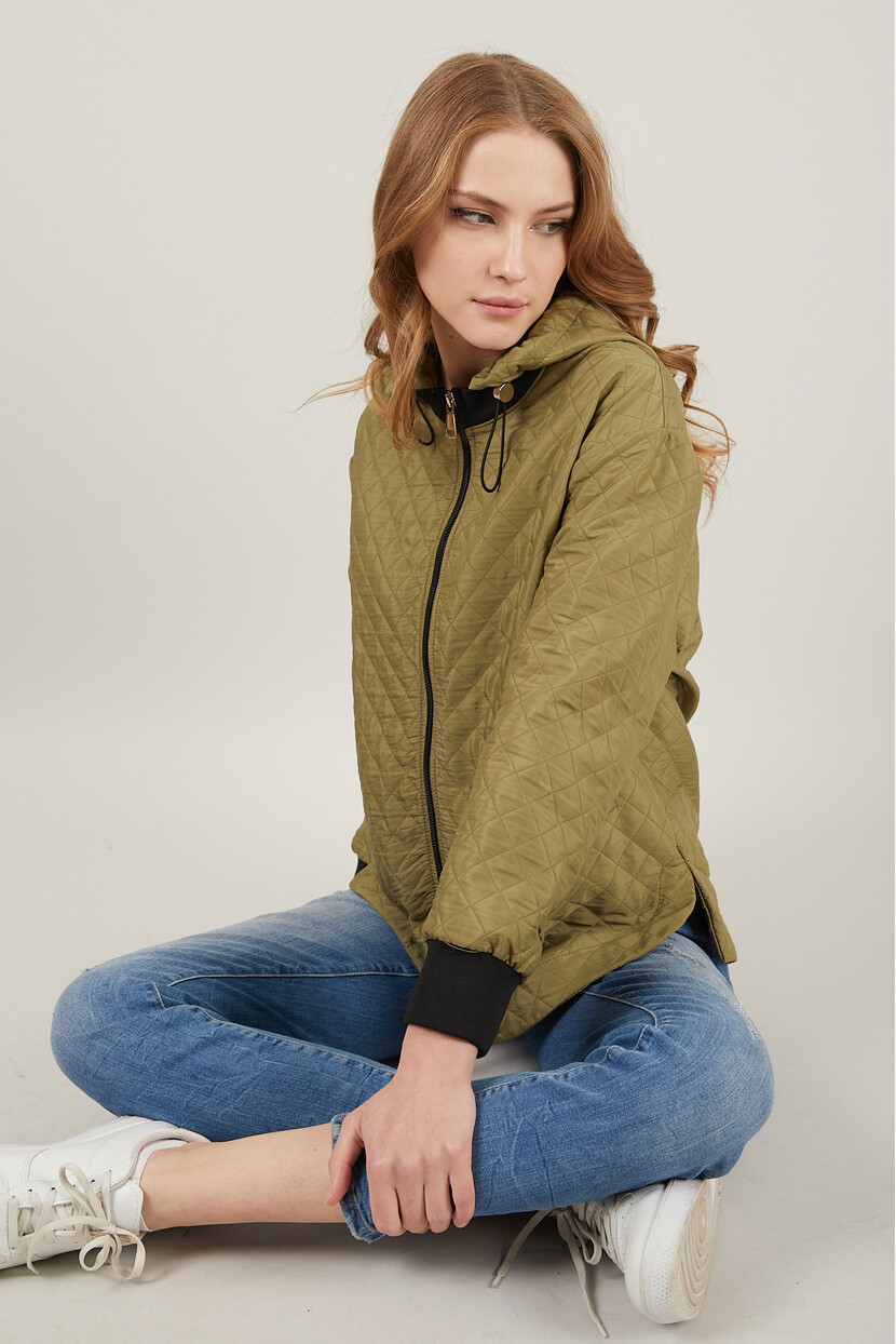 Twenty3 Kadın Kapüşonlu Yaka Ve Kolu Ribanalı Fermuarlı Cepli Eteği Yırtmaçlı Kapitone Oversize Mont