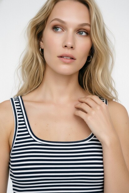 Kadın U Yaka Çizgili Pamuklu Ribana Atlet